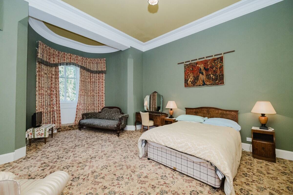 Fantastic Opportunity to Buy an Iconic B-listed Victorian Hotel Photo 12