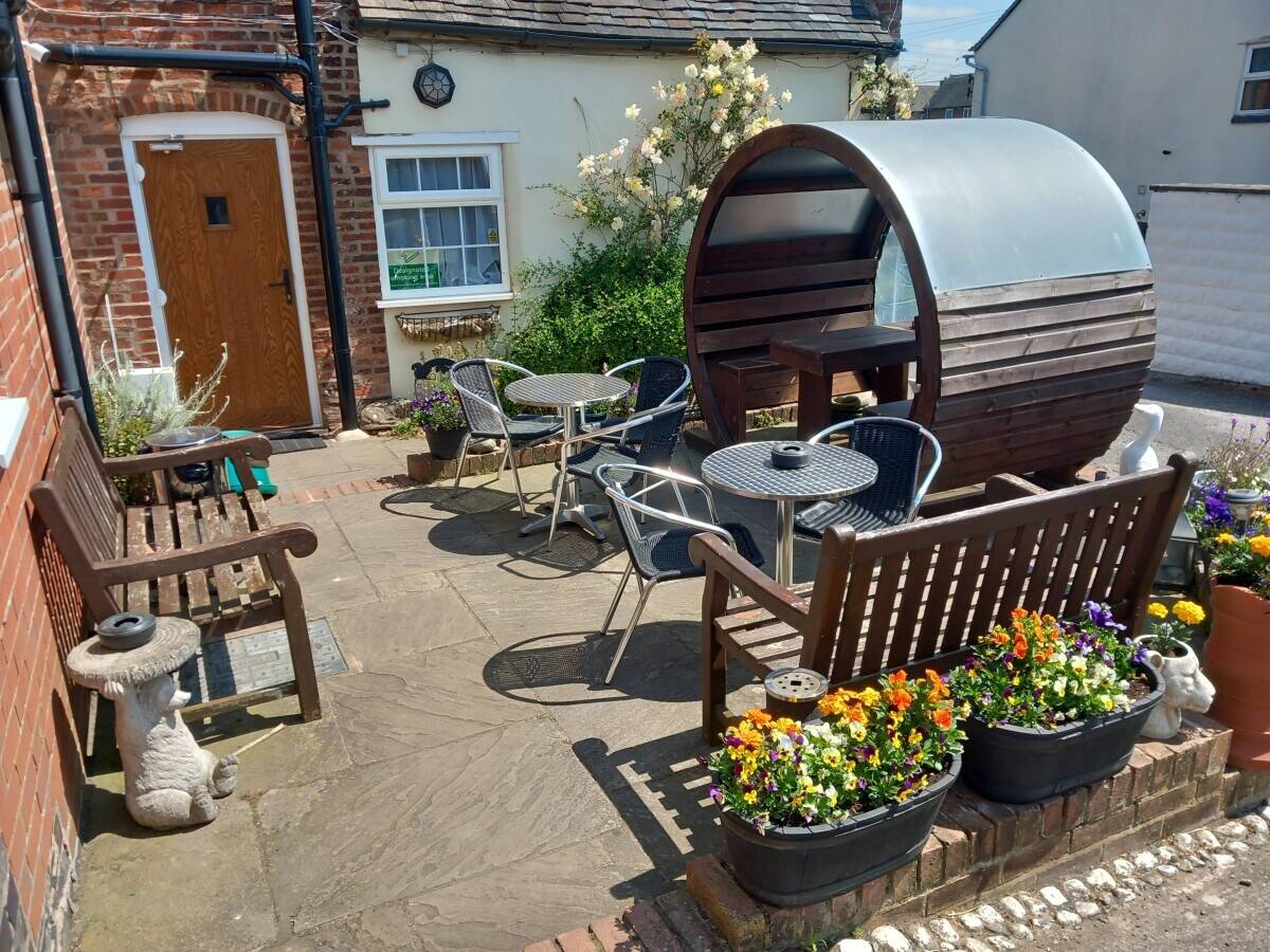 SHROPSHIRE - WELL APPOINTED AND RECENTLY RENOVATED TRADITIONAL VILLAGE PUB Photo 12