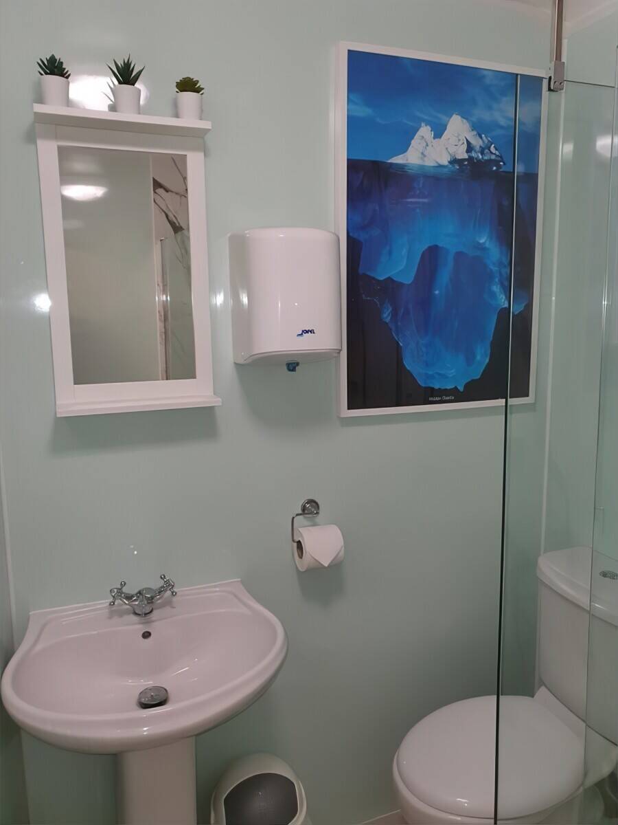 Stansted Lodge - A Stansted Airport Guesthouse