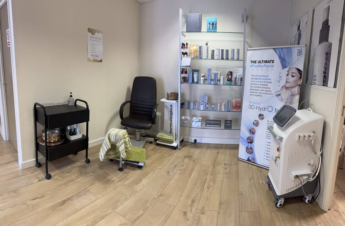 Beauty Salon for Sale in Dunstable, Beds Photo 12