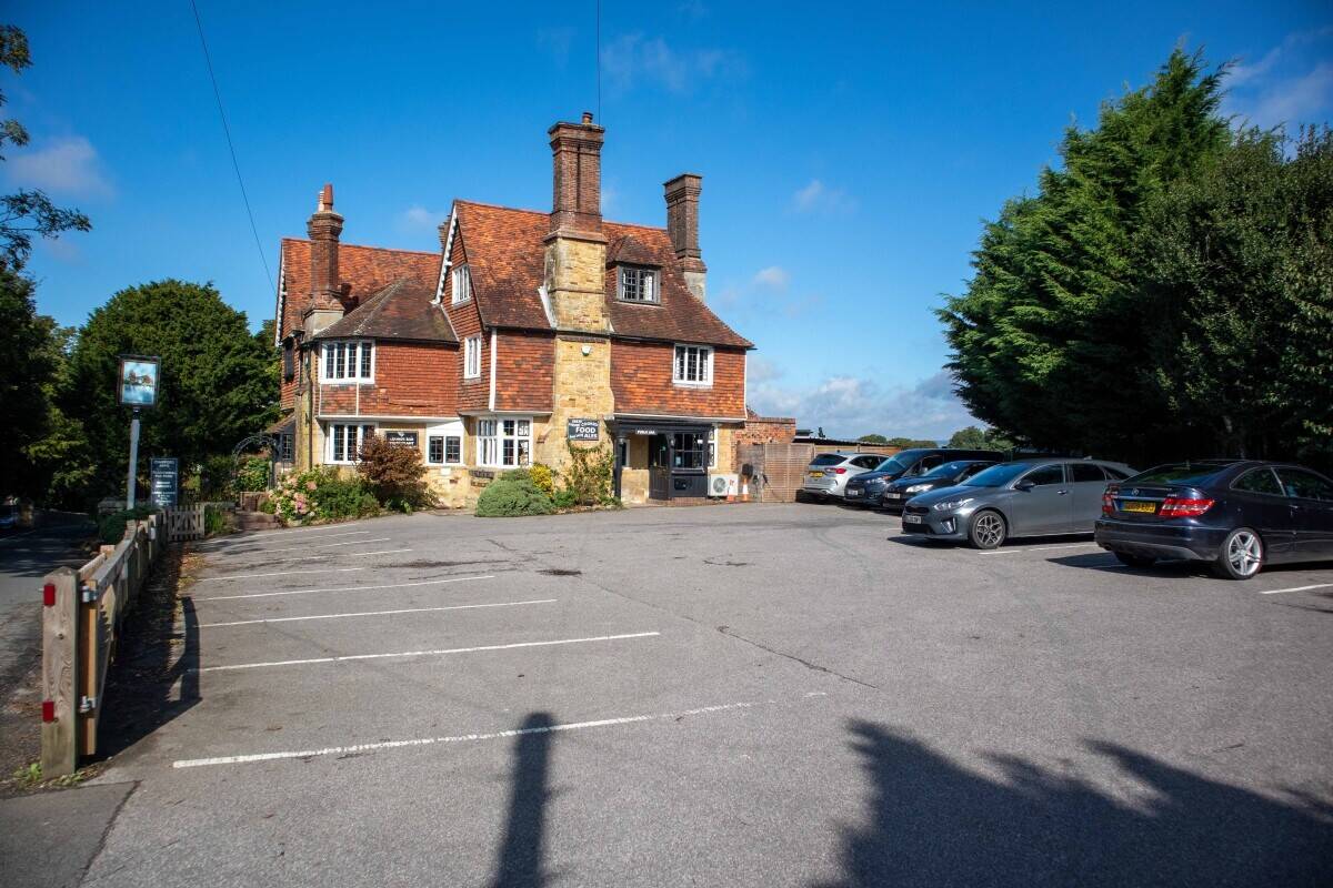 KENT - INVESTMENT SALE OF ICONIC KENT PUB (NET YIELD 7.5%)