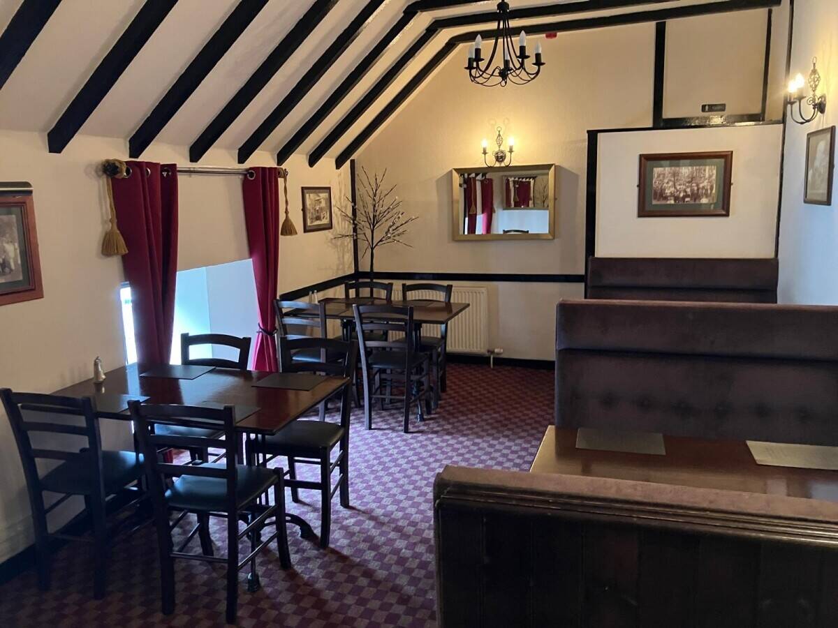 Popular Tourist Restaurant in Historic Burgh Photo 12