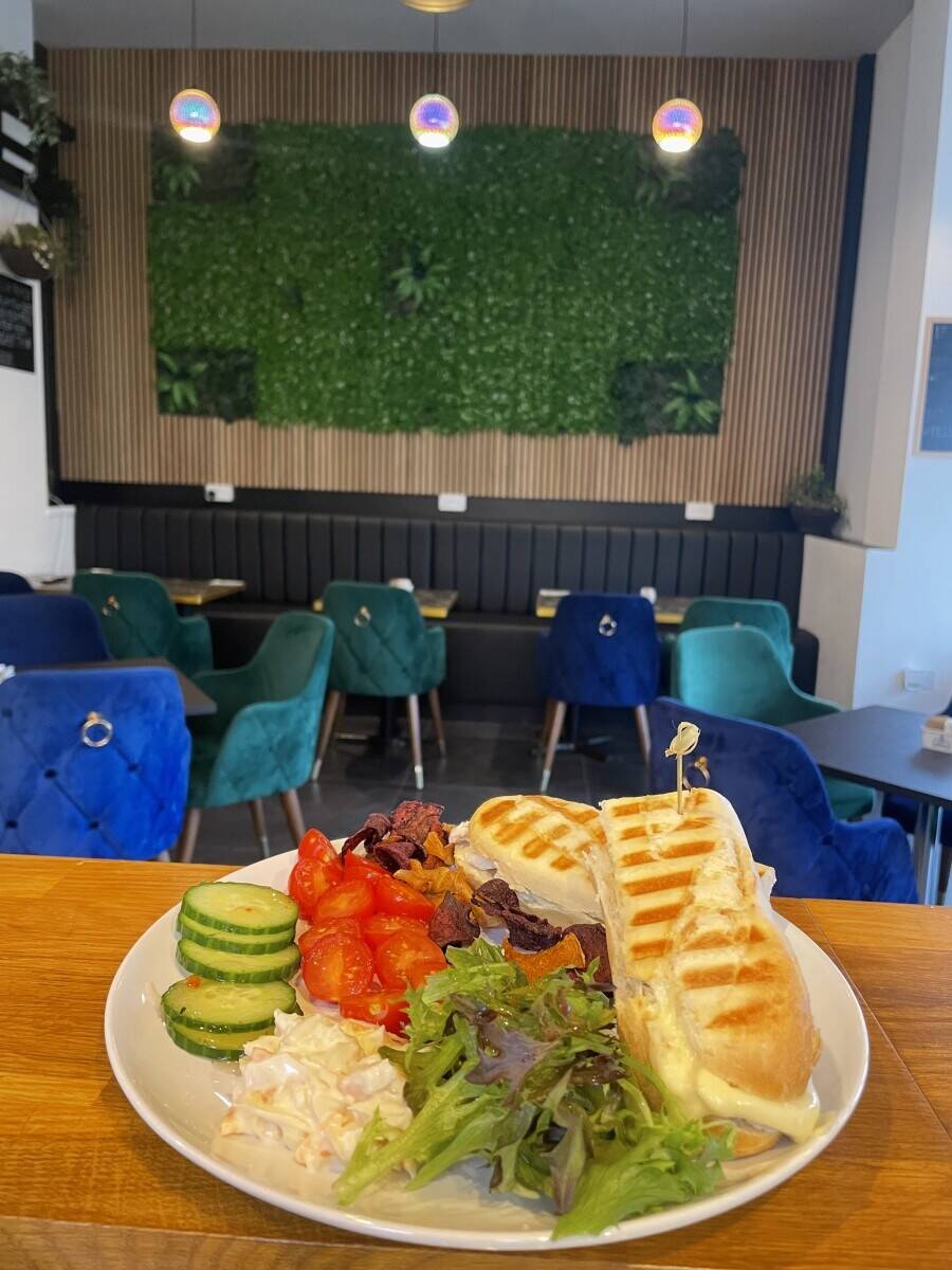 Established Cafe and Restaurant in Bletchley
