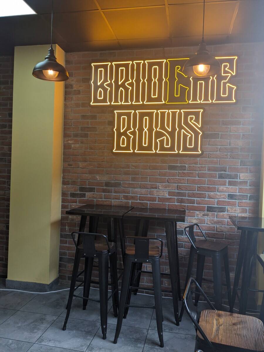 Fast food chicken & burger restaurant for sale in North London