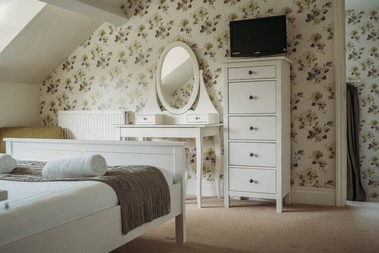 BEAUTIFUL 13 BED GUEST HOUSE with LOVELY OWNERS ACCOM, POWYS Photo 12