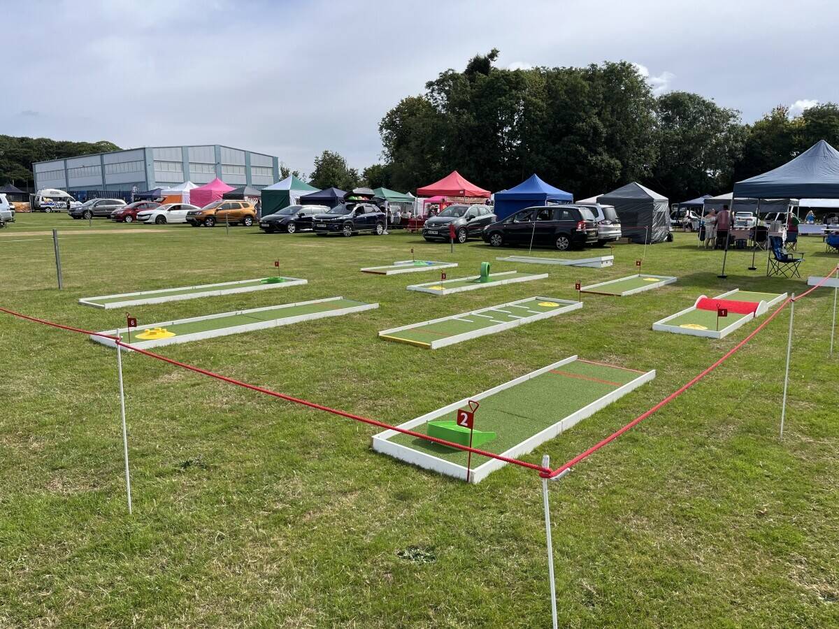 9 hole mobile mini golf course