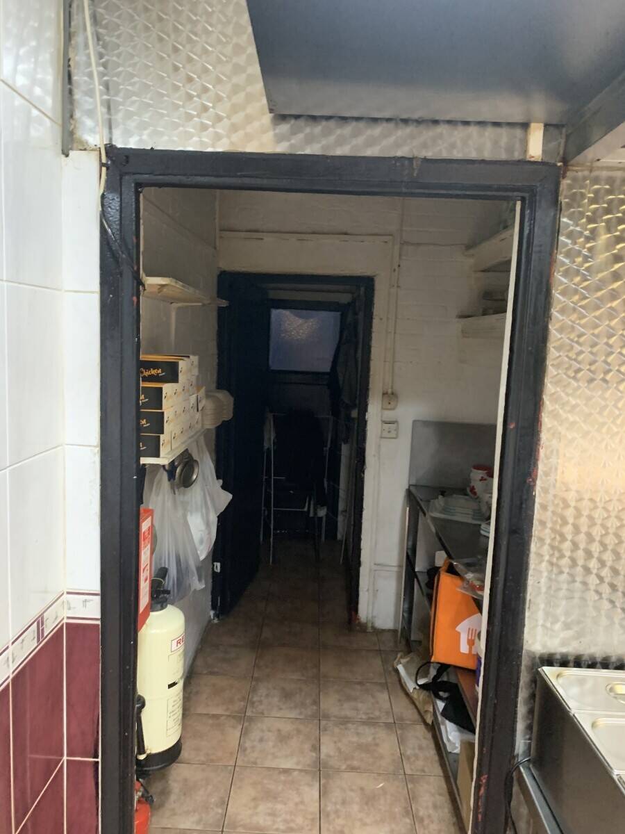 Pizza takeaway with  two bedrooms flat upstairs