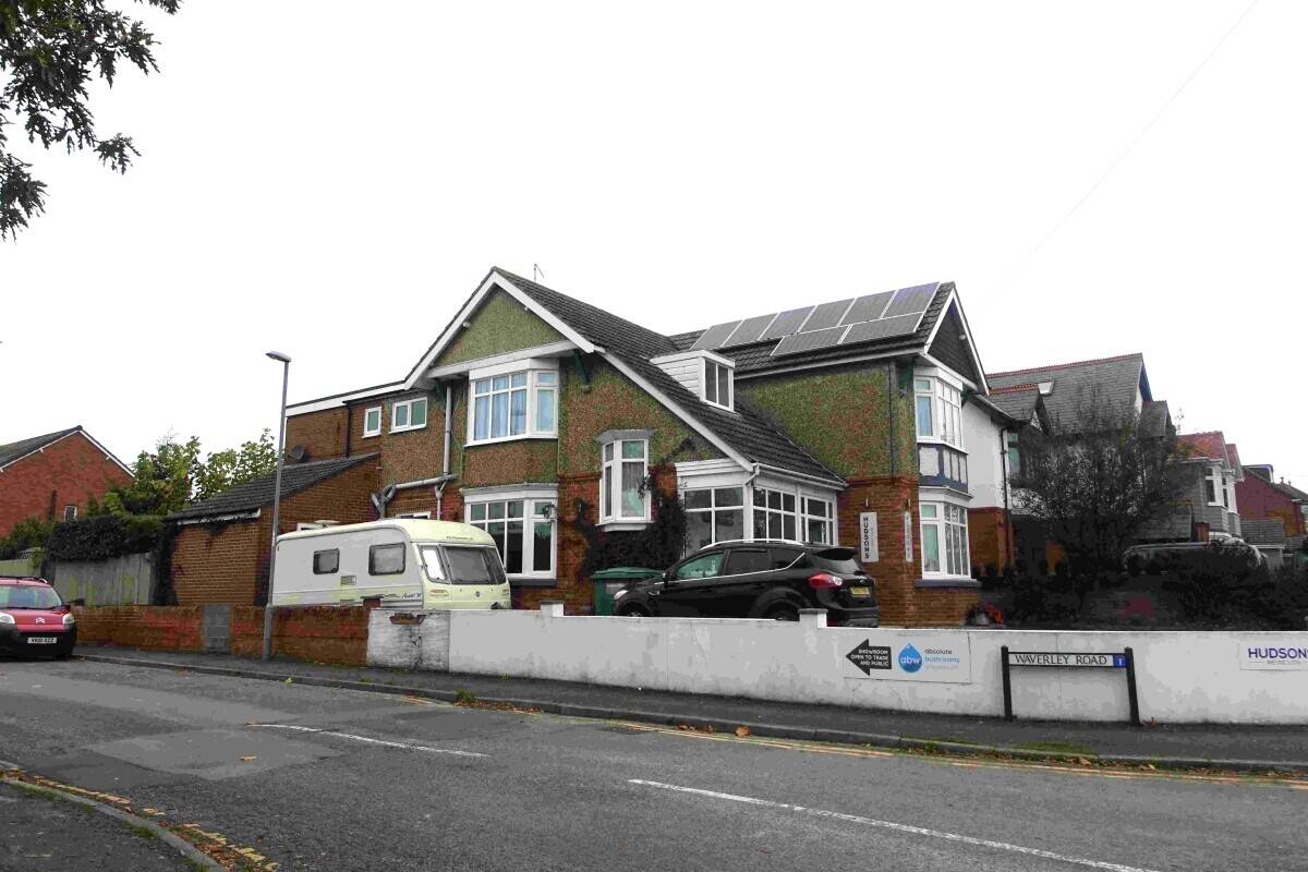 Freehold Weymouth Guest House in Prominent Position with Car Park For Sale Photo 12
