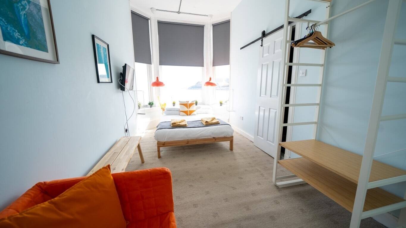Exclusive Use,  14-Bedroom Guest House in a Popular Seaside Location Photo 12
