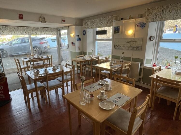 Impressive and Highly Rated Victorian Guest House For Sale in Torquay Photo 12