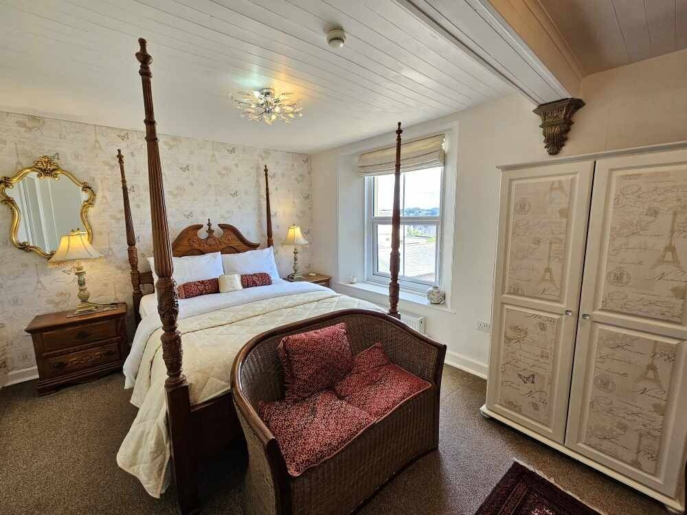 A Luxurious 7 Bedroom Guest House for sale