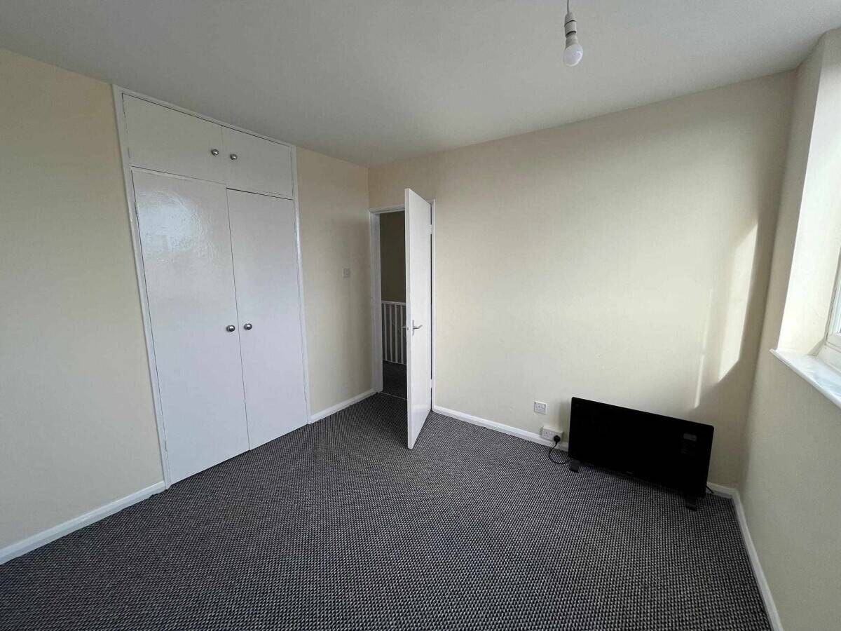 Freehold Salon and 2 bed flat for sale in Solihull Photo 13