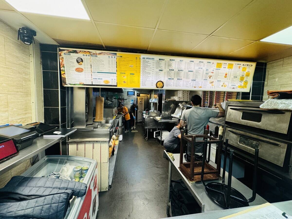 Fully equipped takeaway with the two bedrooms flat on the top.