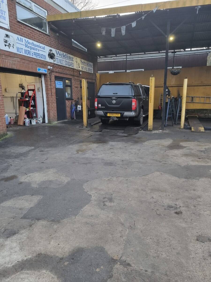 Busy Garage mot Centre for Sale in Wombell Barnsley South Yorkshire Photo 13