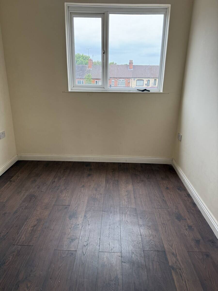 Reduced to &pound;33K Pizza Takeaway Birmingham Northfield with 2-bed flat - Day One Income