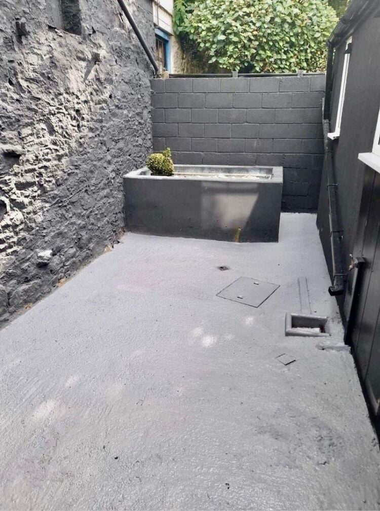 Freehold Commercial Investment Property Located In Redruth Photo 12
