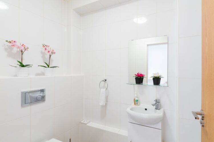 Well Established Beauty & Hair Salon in Busy High Street North West London