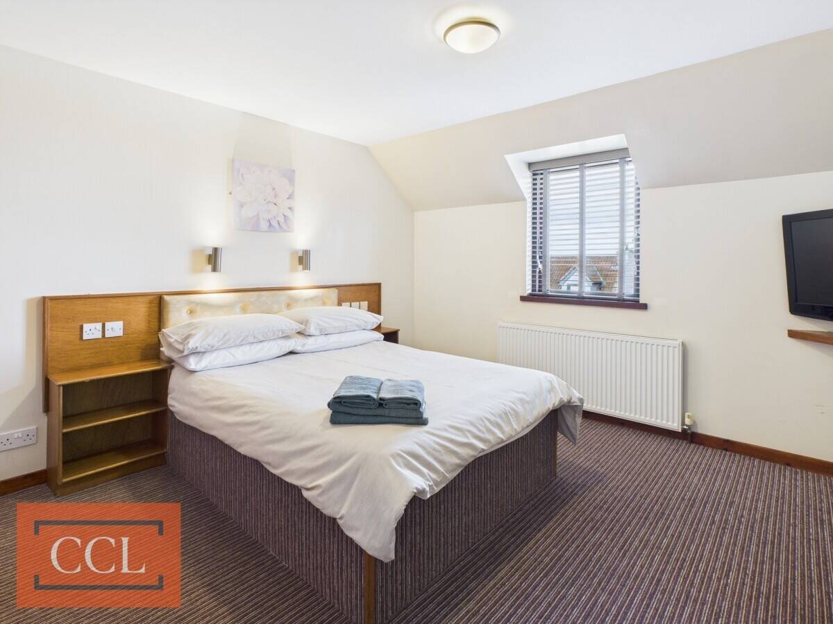 Thriving bar and serviced accommodation business