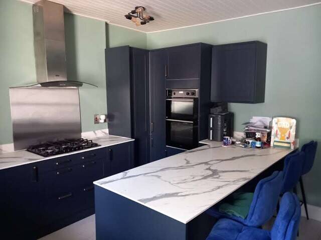 PEMBROKESHIRE - SUBSTANTIAL PUBLIC HOUSE IN BUSY TOWN CENTRE LOCATION OVERLOOKING MARINA Photo 12