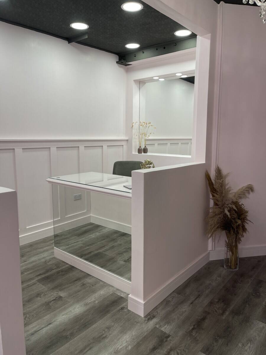 Luxury Beauty Salon for Sale near Cardiff City Centre Photo 12