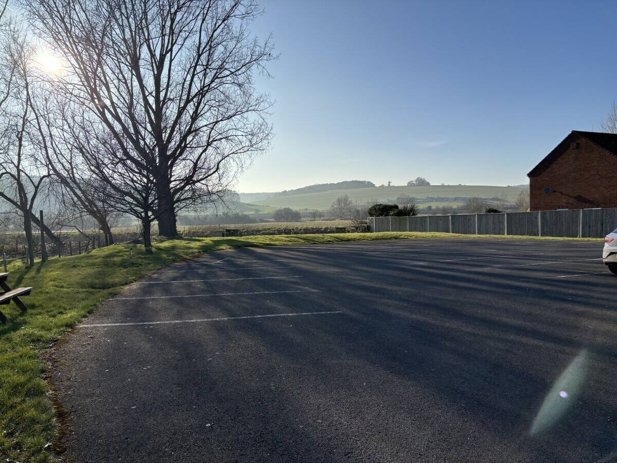 WILTSHIRE - MAIN ROAD FREEHOUSE WITH LETTING ROOMS