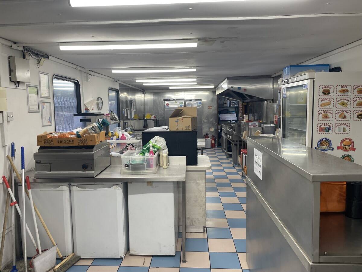 Freehold Fast food business perfectly located in Birmingham for big customer reach