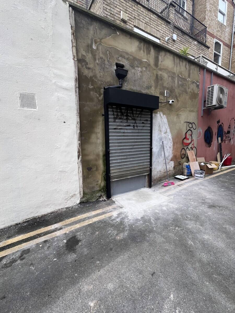 Self contained room to rent in the heart of Hoxton Street Market, with parking all bills included in rent Photo 12
