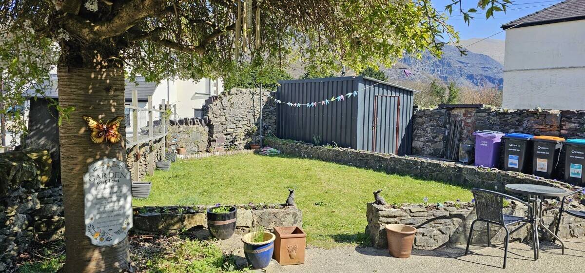 GWYNEDD - ESTABLISHED RESTAURANT, RETAIL UNIT AND THREE BEDROOM HOUSE AT THE FOOT OF YR WYDFFA (SNOW
