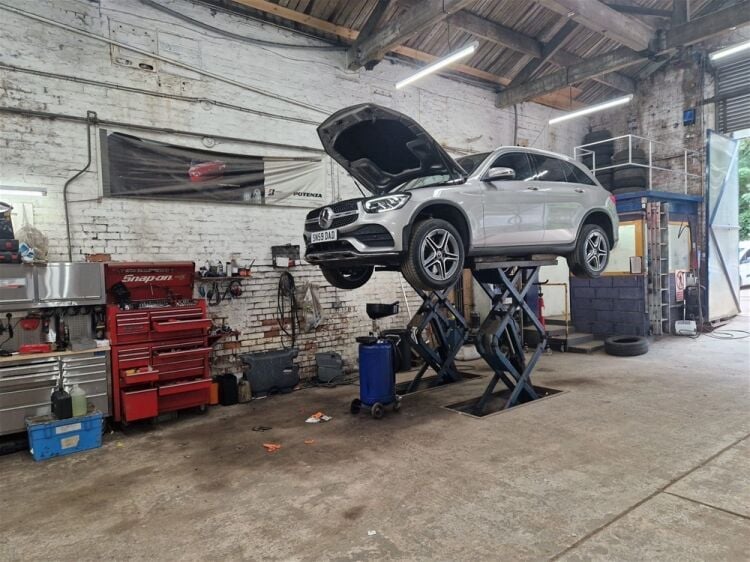 MOT TEST, SERVICING, AND REPAIR  CENTRE Photo 12