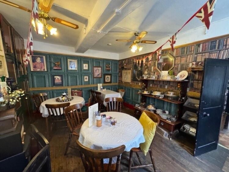 Leasehold Tearooms & Food Emporium Located In The Market Place, Warwick Town Centre Photo 12