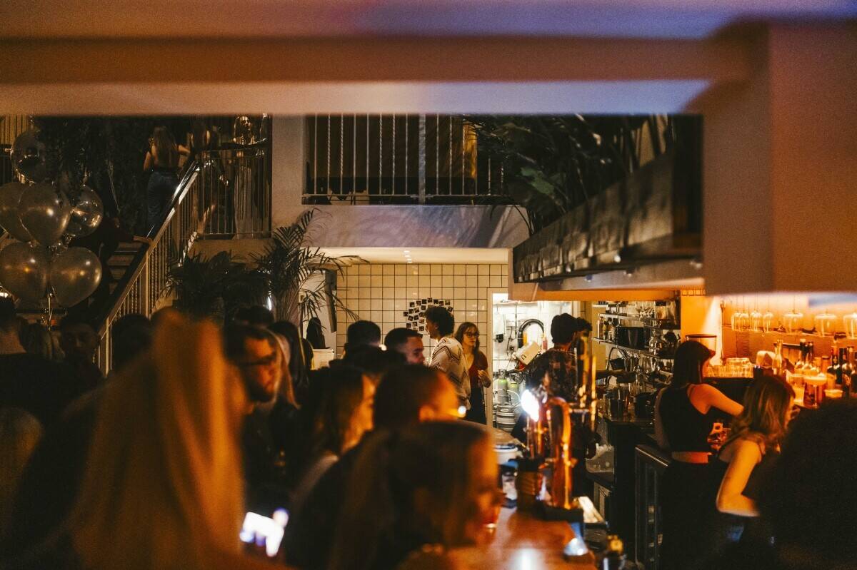 Fully Licensed Bar & Events Venue with Late Licence – Large Bar, Kitchen & Outdoor Seating