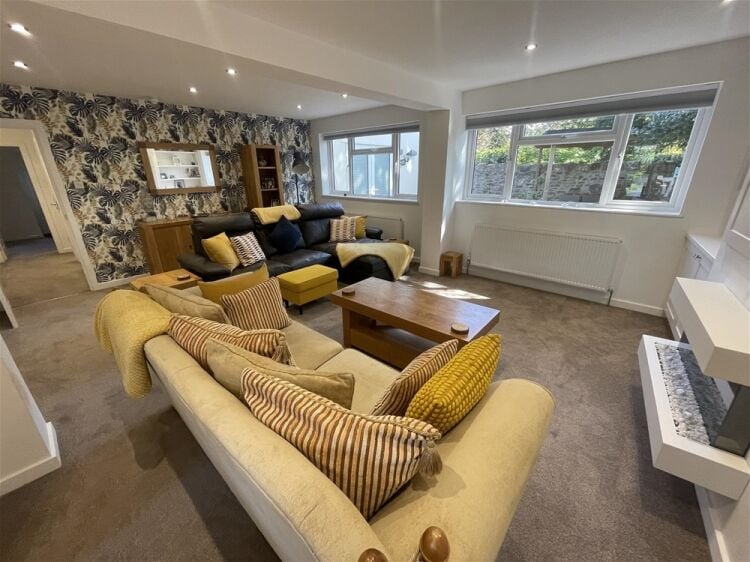 Detached 8-Bed Holiday Villa with Luxurious Owners Accommodation For Sale in Torquay Photo 12