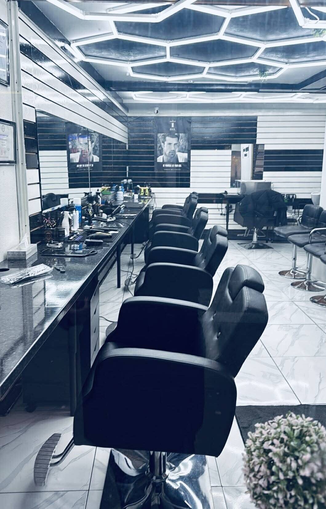Beginner Barber Academy Photo 12