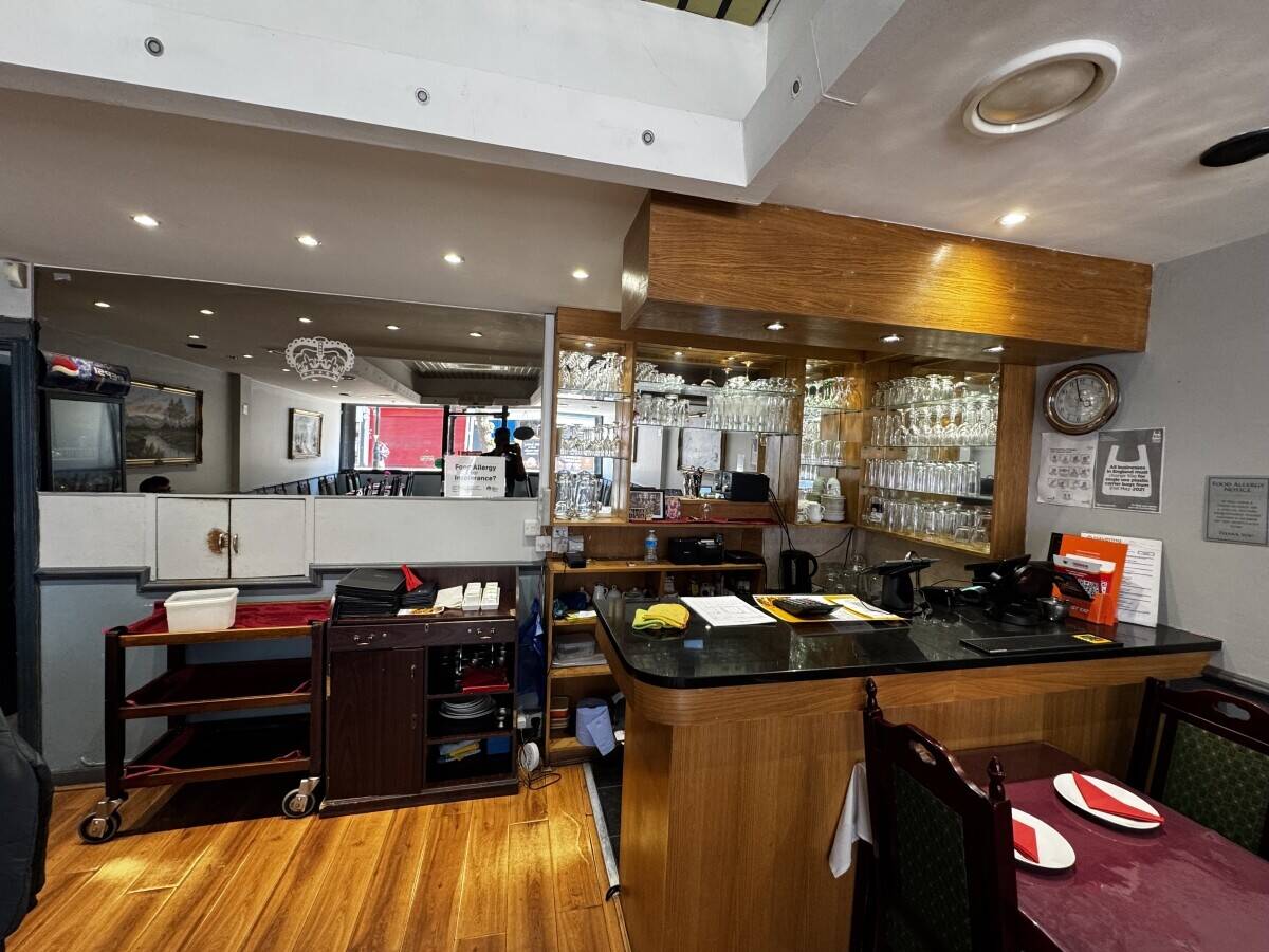 Indian restaurant with three 2-bedroom apartments in Elm Park Photo 4