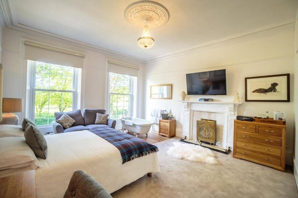 Well Presented 10-Bedroom Country House Hotel with Seperate 3-Bed Cottage - For Sale Photo 11