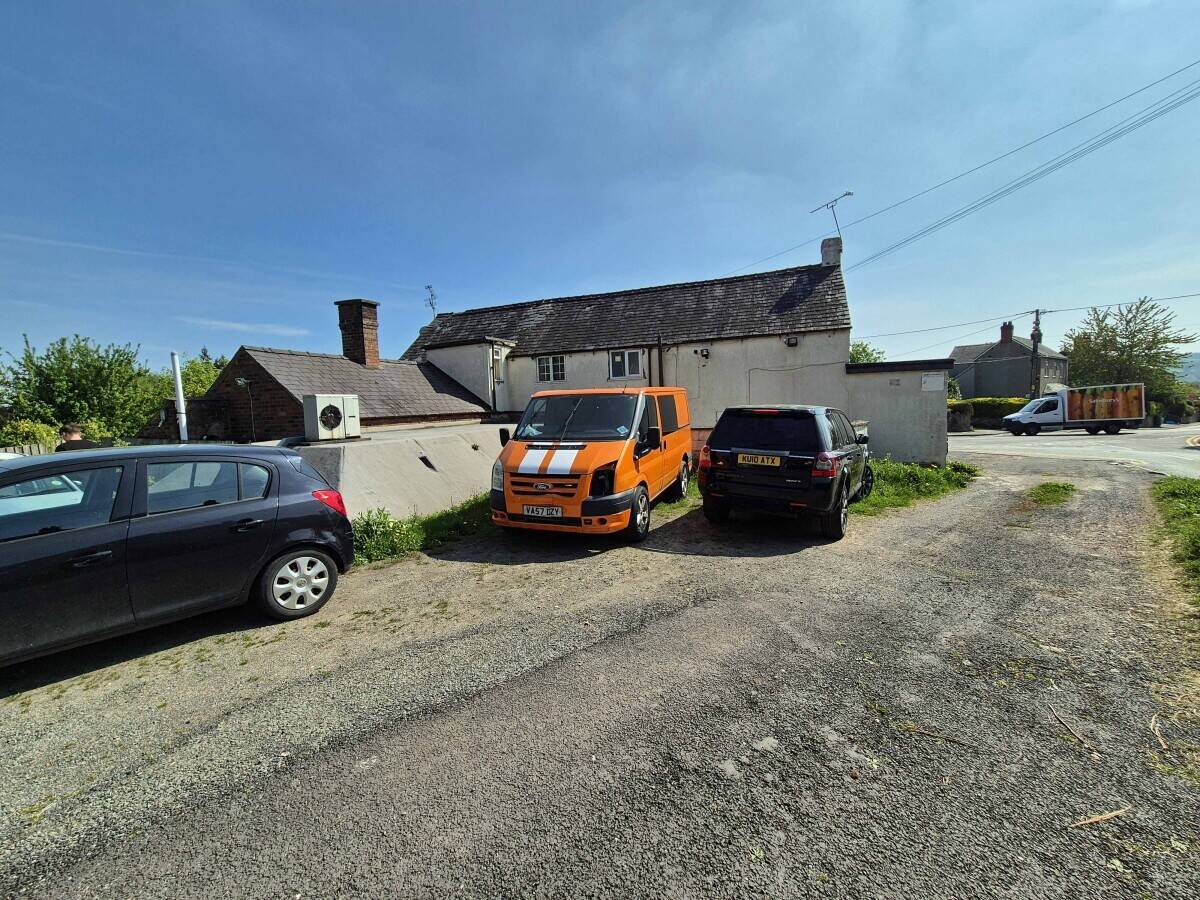 FLINTSHIRE - CLOSED VILLAGE PUBLIC HOUSE Photo 12