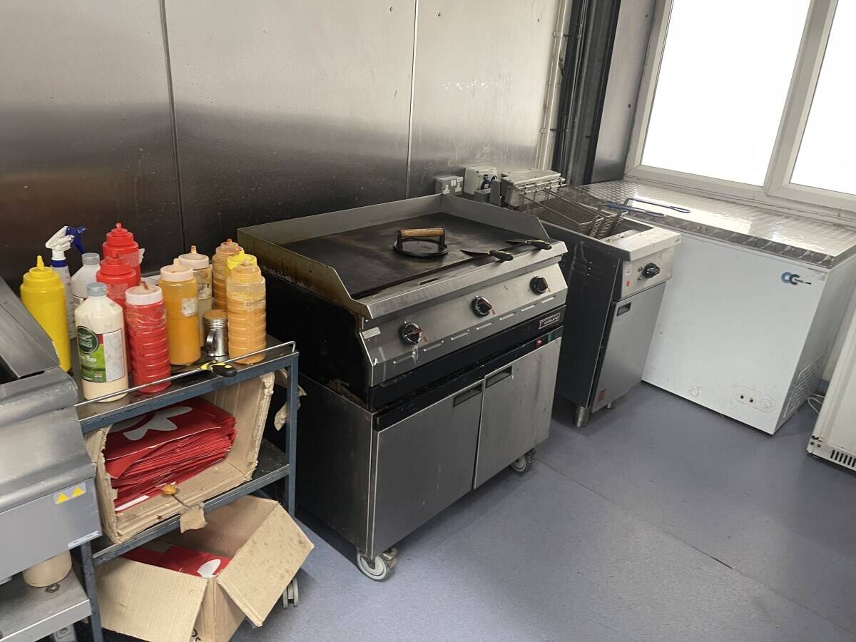 Excellent location dark kitchens for sale - VERY SPACIOUS