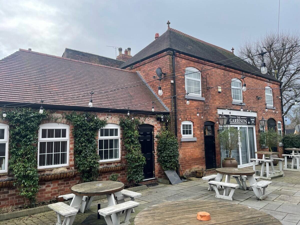 DERBYSHIRE - DETACHED PUB WITH CAR PARK AND SIZEABALE COURTYARD BAR/OUTBUILDING Photo 12