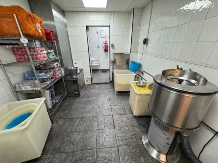 Leasehold Fish & Chip Takeaway Located In Tile Cross, Birmingham Photo 12