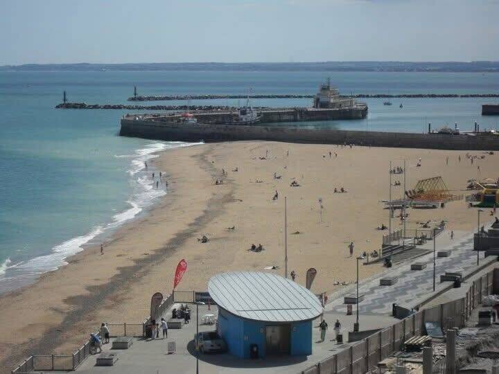 Prime Seafront Caf&eacute;/Takeaway Business For Sale &ndash; Incredible Location & Opportunity