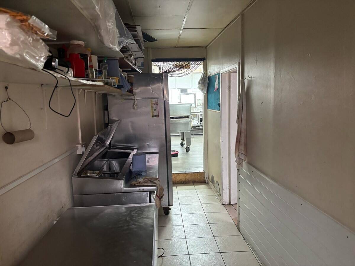 Well-known, Fully Fitted Hot Foot Takeaway Business, with 3-bedroom residential accommodation