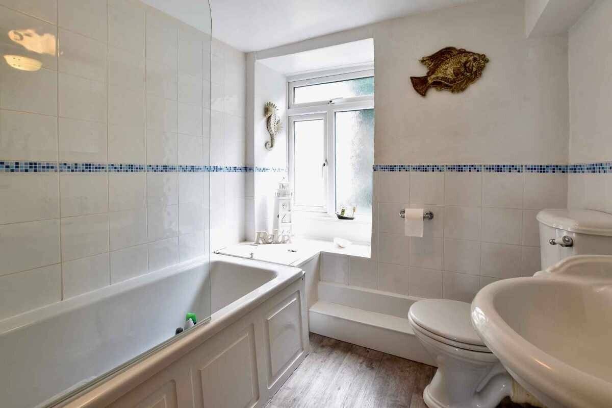 A Beautifully Presented 5 Bedroom 'Wow Factor' Guest House with Exceptional Forward Bookings