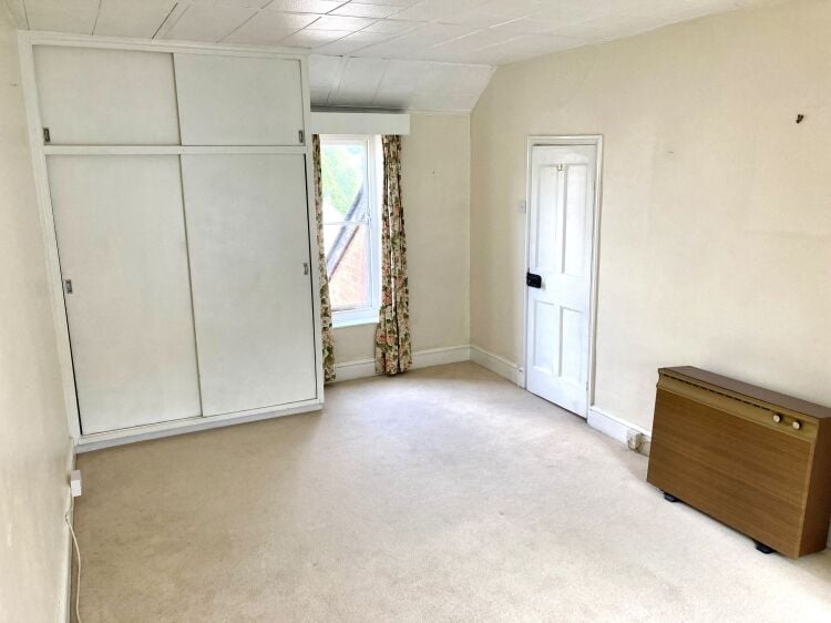 VERSATILE MIXED EMPTY COMMERCIAL PREMISES with LARGE 3 BEDROOM MAISONETTE