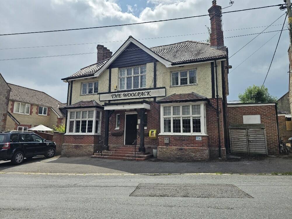 Well Presented Detached Pub & Restaurant In A Popular Wiltshire Village - Currently Closed