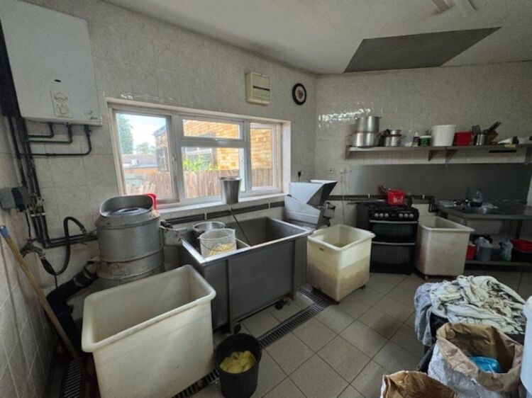 Leasehold Fish & Chip Takeaway Located In Coventry Photo 12