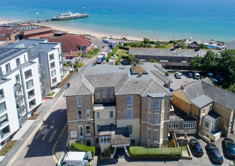 33 Bedroom Hotel with Panoramic Bay Views Photo 12