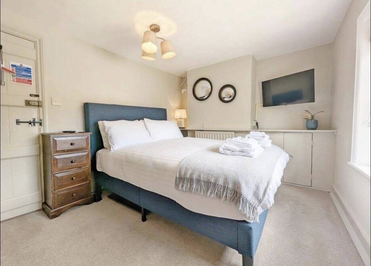 South Downs guest house and cafe business for sale, near Goodwood Photo 13