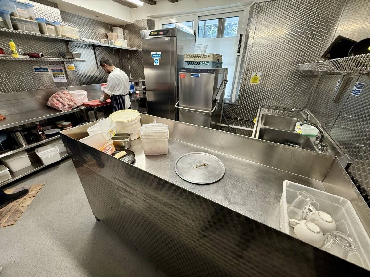 Restaurant, Cocktail Bar & Shisha Lounge with Flats above for Sale in Buckinghamshire Photo 12