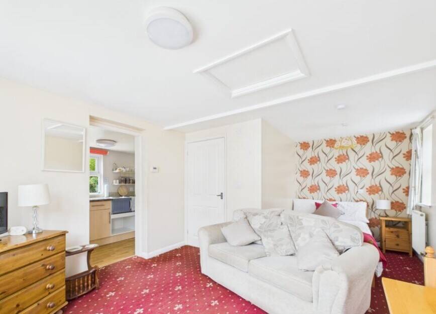 LINCOLNSHIRE COAST - GUEST HOUSE WITH STUNNING GARDENS AND SEPERATE ANNEXE