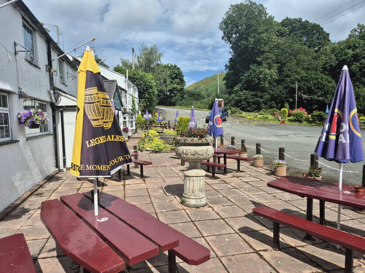 DENBIGHSHIRE - RENOWNED DESTINATION VENUE ON MOUNTAIN PASS